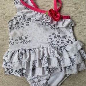 Girls one piece bathing suit